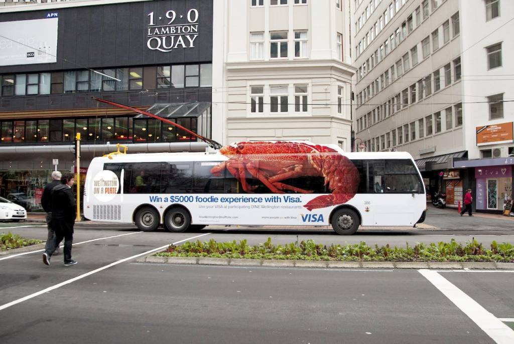 wellington-on-a-plate-bus-lobster-innovative-bus-wrap-design